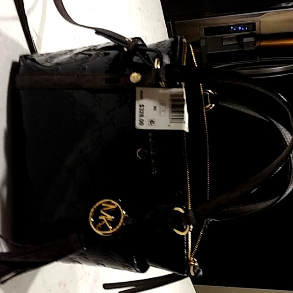 MICHAEL KORS PURSE. BLK/GOLD